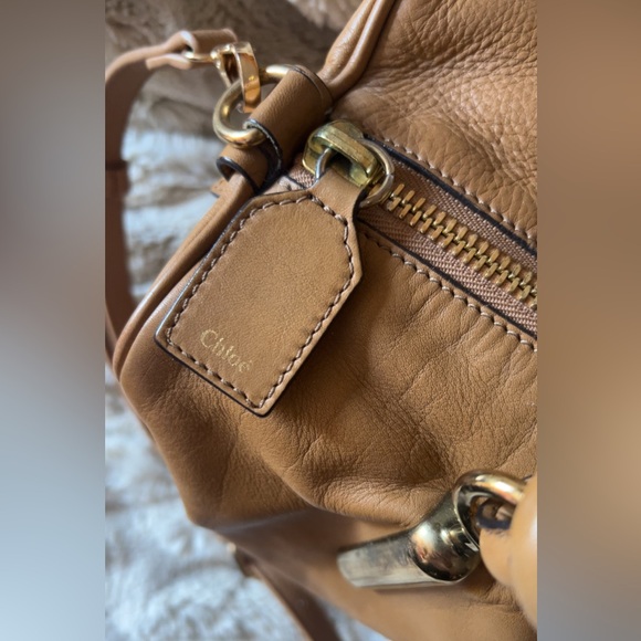 Chloe |Women’s Tan Smooth Leather Duffle Style Shoulder Crossbody Handbag - Picture 7 of 13